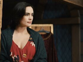 Даниэль Кэмпбелл секси, Шаннин Соссамон секси, Каролина Порту голая – Призрачный свет (2018) #4