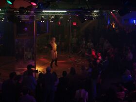 Эмили Мид секси, Элла Смит голая – Двойка s03e05 (2019) #12