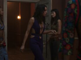 Обри Плаза секси, Дэн Кэткарт секси, Марго Брук секси – Вдали от моря s03e01 (2019) #3