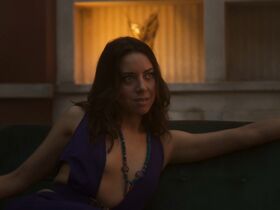 Обри Плаза секси, Дэн Кэткарт секси, Марго Брук секси – Вдали от моря s03e01 (2019) #4