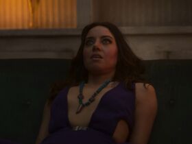 Обри Плаза секси, Дэн Кэткарт секси, Марго Брук секси – Вдали от моря s03e01 (2019) #7