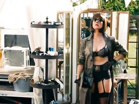 Клара Гроссе голая, Лилли Швайгер секси – Встреча выпускников 1.0 (2018) #12