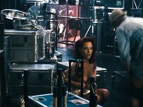 Клара Гроссе голая, Лилли Швайгер секси – Встреча выпускников 1.0 (2018) #5