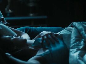 Клара Гроссе голая, Лилли Швайгер секси – Встреча выпускников 1.0 (2018) #6