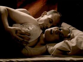 Синтия Эттинджер голая – Карнавал (2003) #1