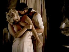 Синтия Эттинджер голая – Карнавал (2003)