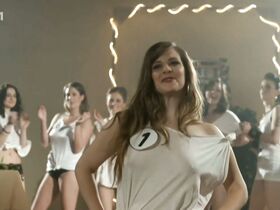 Петра Несвачилова секси, Вероника Шёнова голая, Яна Стрыкова голая, Линда Свободова голая, Зузана Вовала голая, Ленка Заградницка голая – Škoda lásky s01e05 (2013) #4