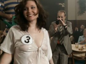 Петра Несвачилова секси, Вероника Шёнова голая, Яна Стрыкова голая, Линда Свободова голая, Зузана Вовала голая, Ленка Заградницка голая – Škoda lásky s01e05 (2013) #6