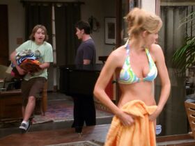Дженнифер Тейлор секси, Триша Хелфер секси – Два с половиной человека s07e08 (2009) #2 #12