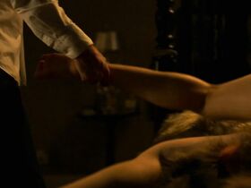 Роксана Дюран секси, Джулия Стайлз секси, Лена Олин секси – Ривьера s02e01, e04, e05 (2019) #15