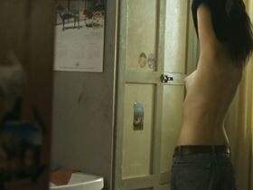 Джулия Роза Стокл голая, Надя Фогель голая, Сабрина Рейтер секси – Смерть в три дня: Часть вторая (2006) #2