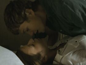 Джулия Роза Стокл голая, Надя Фогель голая, Сабрина Рейтер секси – Смерть в три дня: Часть вторая (2006) #5