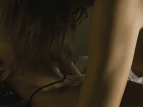 Джулия Роза Стокл голая, Надя Фогель голая, Сабрина Рейтер секси – Смерть в три дня: Часть вторая (2006) #8