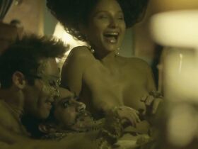 Паулина Давила голая, Тереса Руис голая – Здесь, на Земле s01 (2018) #3