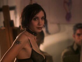 Дженнифер Моррисон голая, Эринн Бартлетт голая, Чен Лосон секси, Джули Вейкел секси – Лихорадка по девчонкам (2002) #2