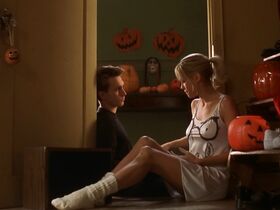 Дженнифер Моррисон голая, Эринн Бартлетт голая, Чен Лосон секси, Джули Вейкел секси – Лихорадка по девчонкам (2002) #24