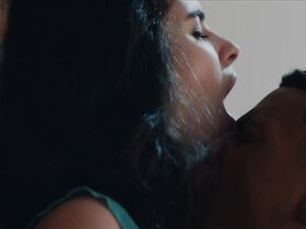Ванесса Марано секси, Джорджиа Уигэм секси – Спасти Зои (2019) #13