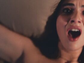 Ванесса Марано секси, Джорджиа Уигэм секси – Спасти Зои (2019) #23
