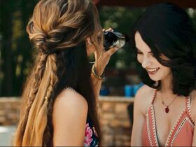 Ванесса Марано секси, Джорджиа Уигэм секси – Спасти Зои (2019) #6