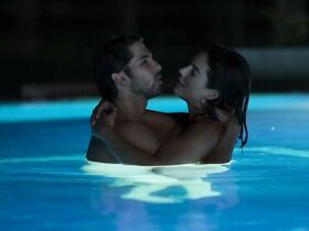 Габи Эспино голая – Игра с огнем s01e01-08 (2019) #8