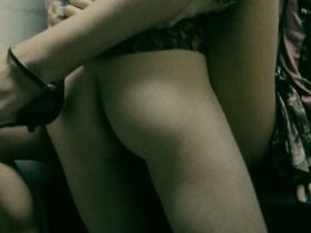 Монит Мазур голая, Тува Новотны голая – В дурмане (2005) #17