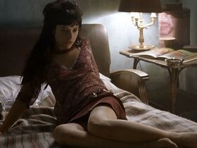 Монит Мазур голая, Тува Новотны голая – В дурмане (2005) #20