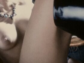 Монит Мазур голая, Тува Новотны голая – В дурмане (2005) #4