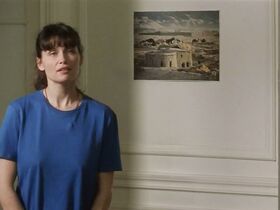 Лили-Роуз Депп секси, Летиция Каста секси – Честный человек (2018) #2