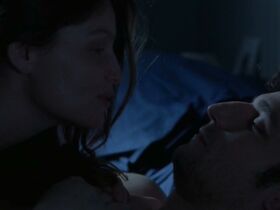 Лили-Роуз Депп секси, Летиция Каста секси – Честный человек (2018) #5