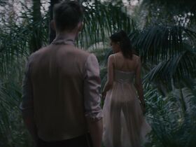 Кортни Итон секси – Perfect (2018)