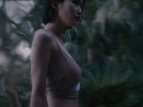 Кортни Итон секси – Perfect (2018) #11