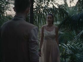 Кортни Итон секси – Perfect (2018) #15