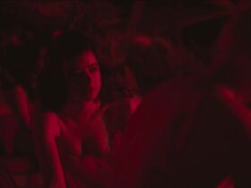 Кортни Итон секси – Perfect (2018) #19