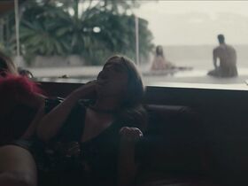 Кортни Итон секси – Perfect (2018) #2