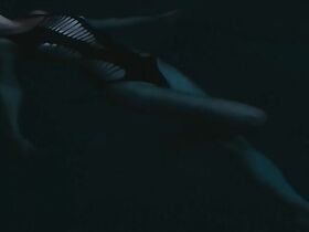 Кортни Итон секси – Perfect (2018) #4