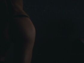 Кортни Итон секси – Perfect (2018) #6