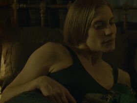 Кэти Сакхофф голая, Блю Хант секси – Другая жизнь s01e08 (2019) #2