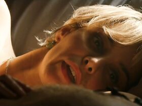 Элиза Визари секси, Елена Куччи секси, Каролина Крешентини секси – Дома всё в порядке (2018) #10