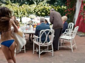 Элиза Визари секси, Елена Куччи секси, Каролина Крешентини секси – Дома всё в порядке (2018) #12