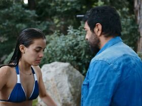 Элиза Визари секси, Елена Куччи секси, Каролина Крешентини секси – Дома всё в порядке (2018) #14