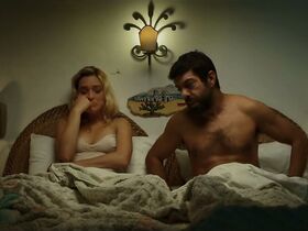 Элиза Визари секси, Елена Куччи секси, Каролина Крешентини секси – Дома всё в порядке (2018) #6