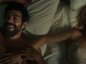 Элиза Визари секси, Елена Куччи секси, Каролина Крешентини секси – Дома всё в порядке (2018) #8