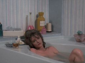 Корнелия Шарп голая, Марго Киддер голая – Реинкарнация Питера Прауда (1975) #9