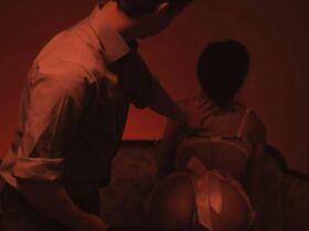 Бритни Эмбер голая, Клейо Валентьен голая, Кристин Нгуен голая, Чери Девилль голая, Коуди Рени Камерон голая, Ребекка Лав секси – Девушки, пушки и кровь (2019) #15