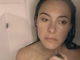 Фиона Хорси голая, Натали Целино голая – Грязная белая ложь (2017) #4