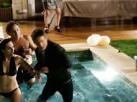 Хульета Диас секси, Карла Петерсон секси – 2+2 (2012) #9