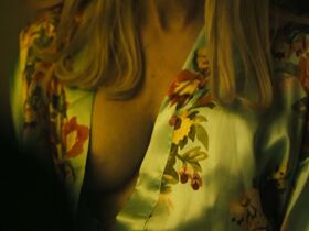 Моник Пэрент голая, Салли Кёркленд голая – Слабак (2019) #14