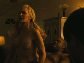 Моник Пэрент голая, Салли Кёркленд голая – Слабак (2019) #18