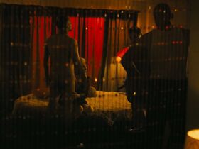 Моник Пэрент голая, Салли Кёркленд голая – Слабак (2019) #20