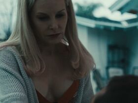 Моник Пэрент голая, Салли Кёркленд голая – Слабак (2019) #23